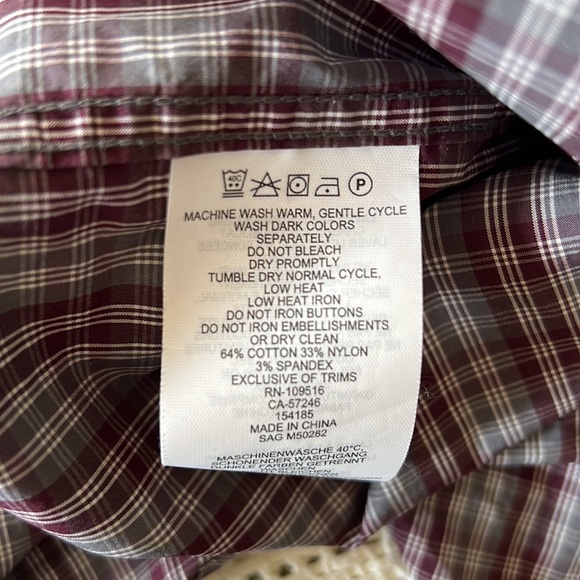 Victorinox size medium standard fit long sleeve button up shirt - Picture 5 of 5